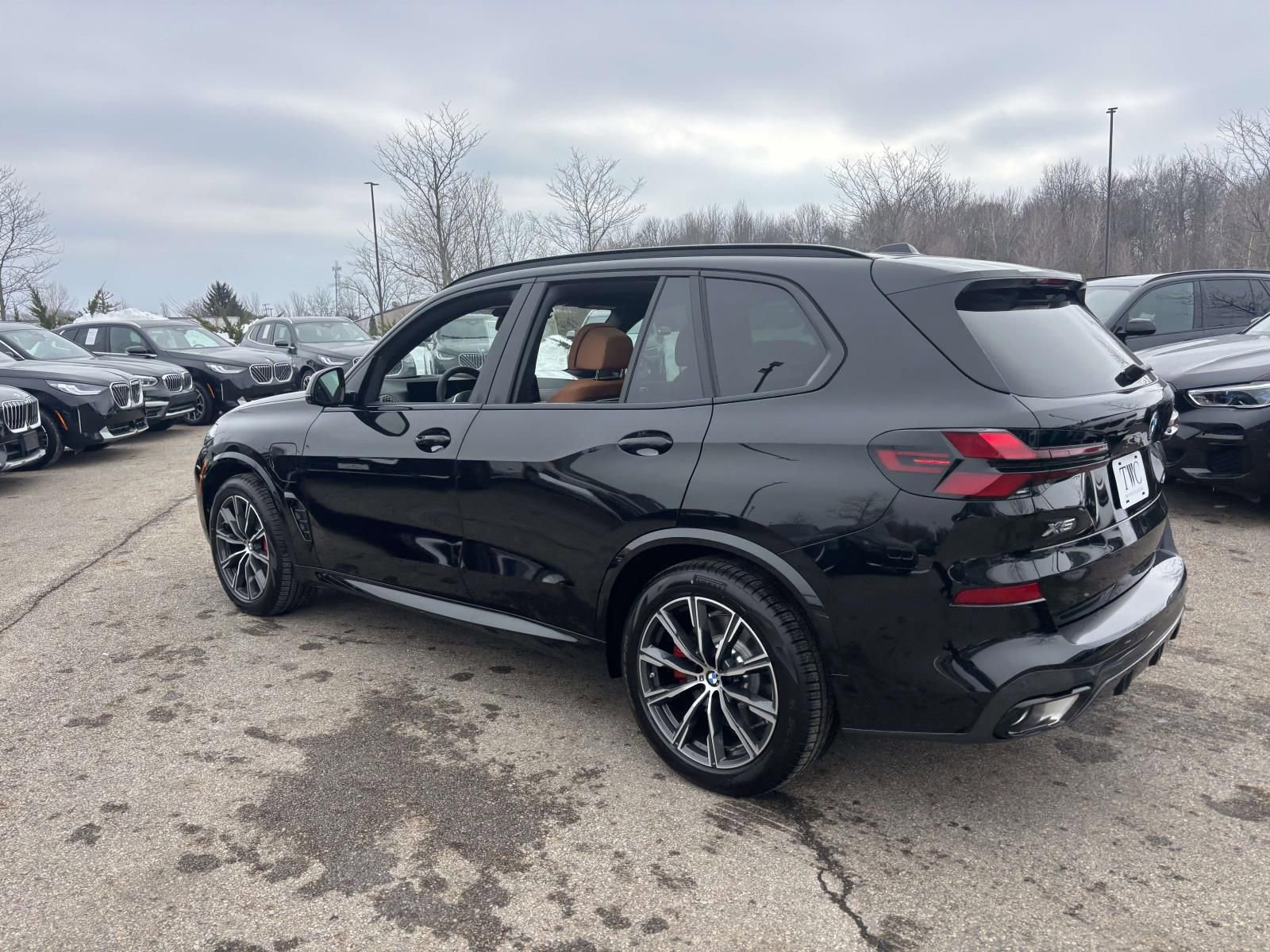 New 2026 BMW X5 xDrive50e w/ M Sport Package AWD/4WD image 5
