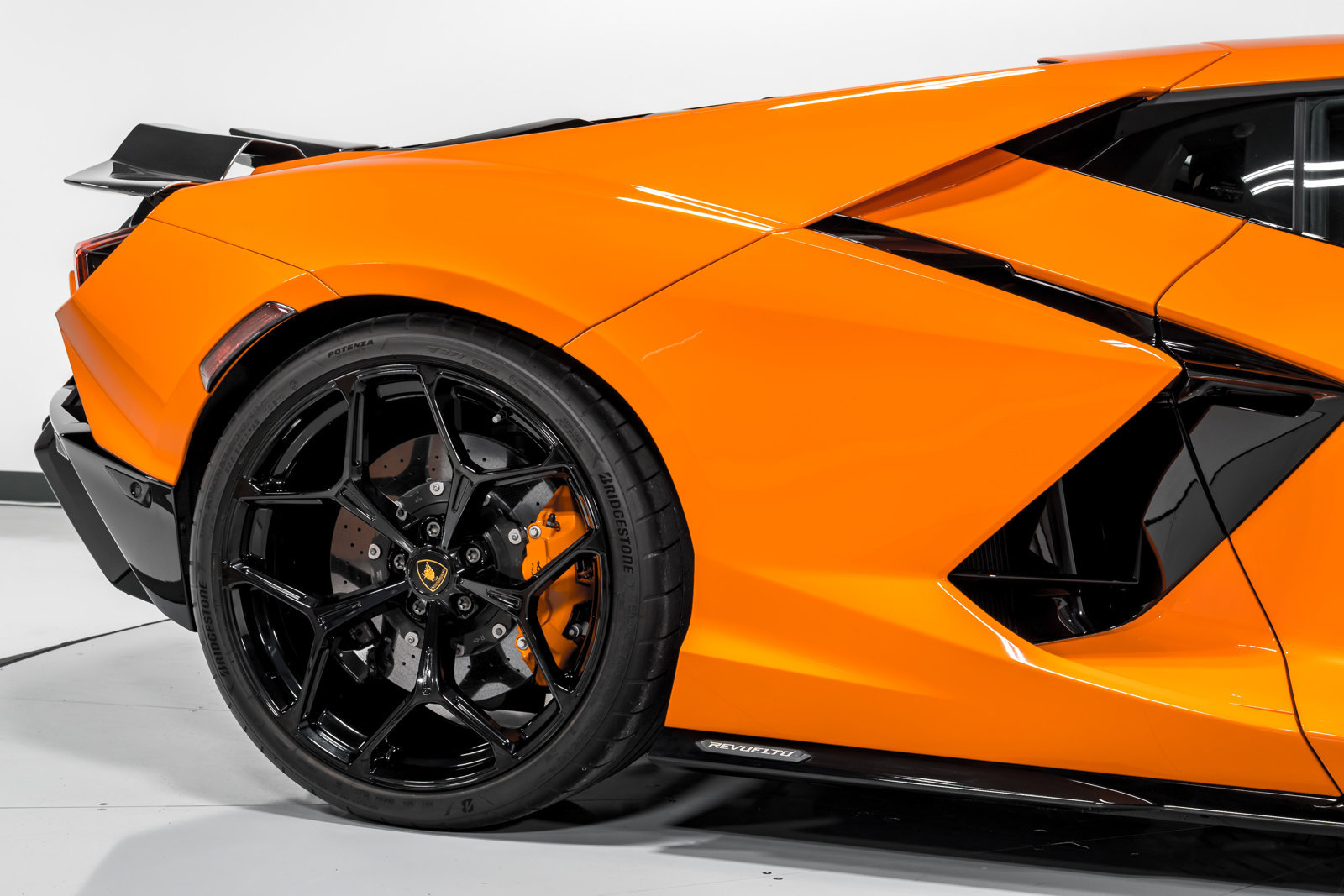 Used 2025 Lamborghini Revuelto AWD/4WD image 45