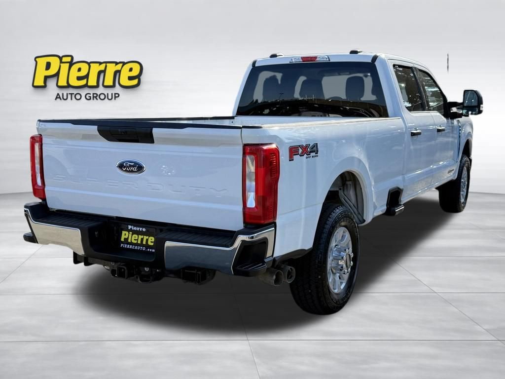 Used 2023 Ford F350 XLT w/ FX4 Off-Road Package AWD/4WD image 7