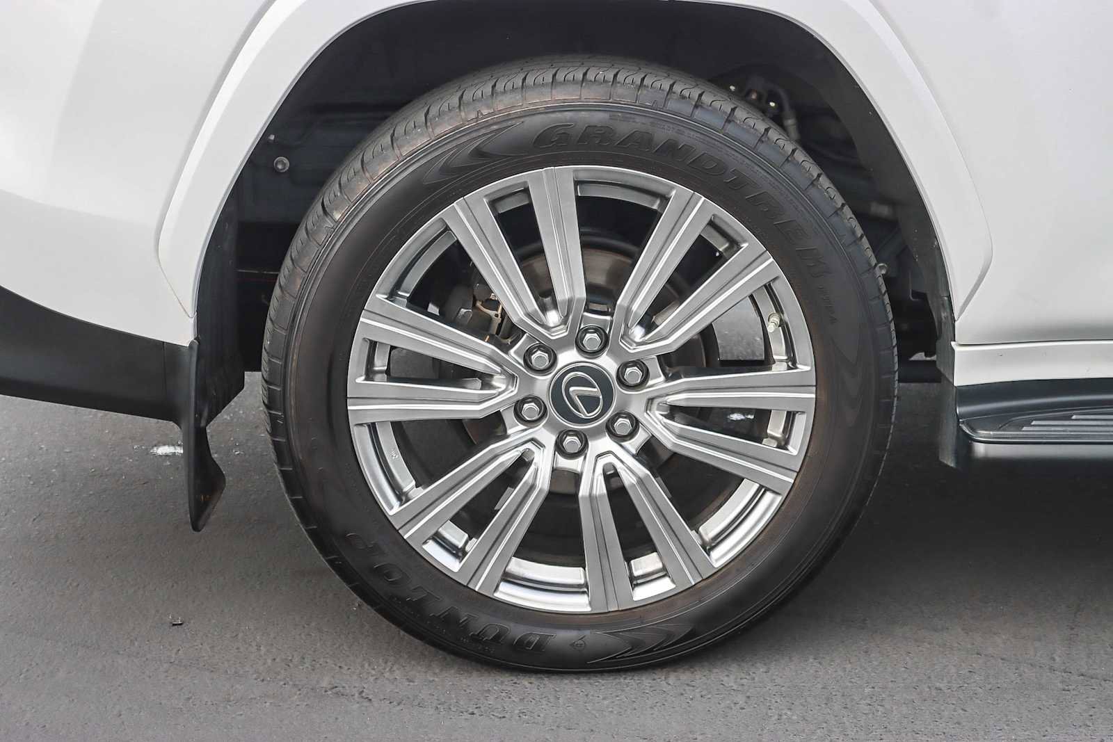 Used 2023 Lexus LX 600 4WD w/ Ultra Luxury Package image 10