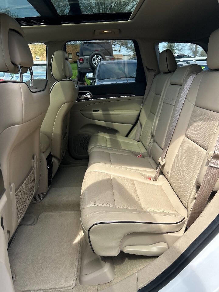 Used 2014 Jeep Grand Cherokee Overland w/ Advanced Technology Group AWD/4WD image 16