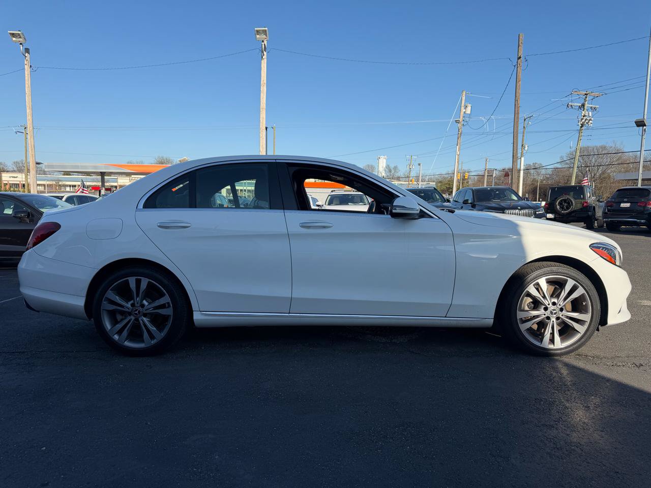 Used 2019 Mercedes-Benz C 300 4MATIC Sedan image 4