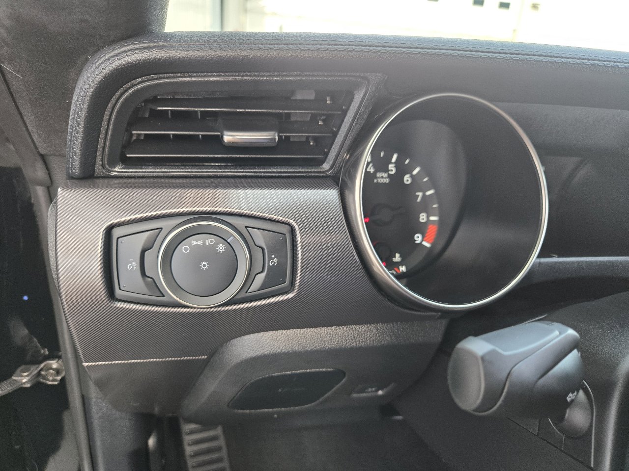 Used 2019 Ford Mustang Shelby GT350 w/ Technology Package image 41