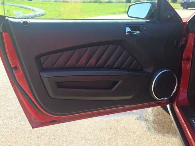 Used 2010 Ford Mustang Coupe RWD image 16