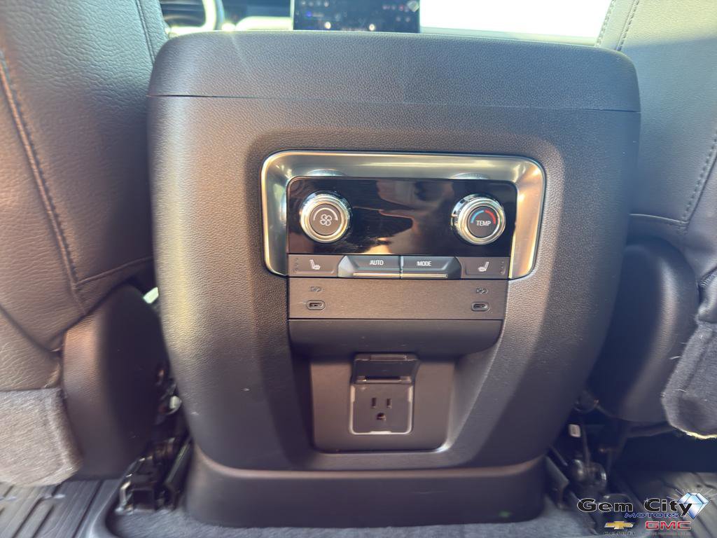 Used 2025 GMC Yukon XL Denali w/ Sun & Power Step Package AWD/4WD image 16
