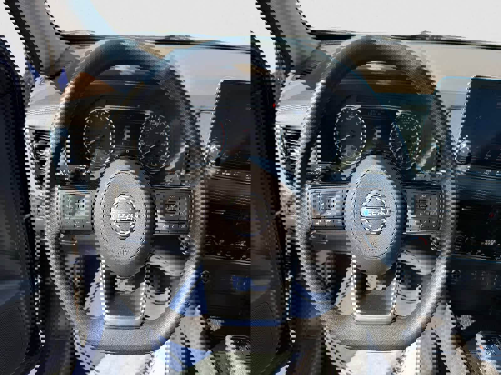 Used 2022 Nissan Rogue SV image 13