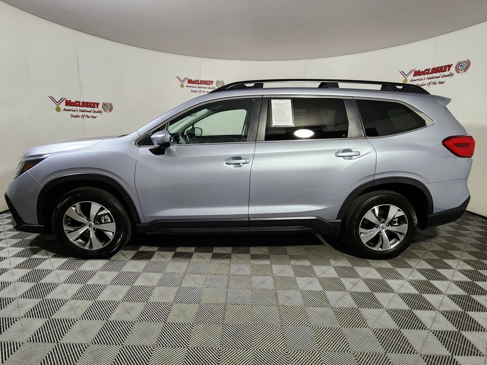 Used 2024 Subaru Ascent Premium w/ Convenience Package image 4