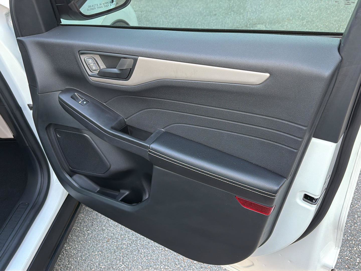 Used 2022 Ford Escape SE w/ SE Sport Appearance Package FWD image 14