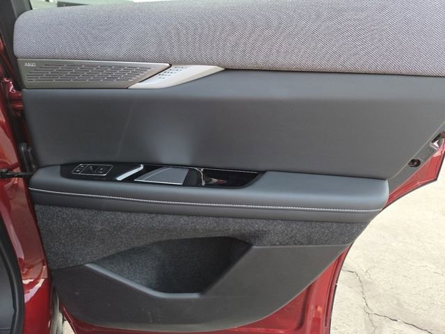 Used 2025 Cadillac Optiq Sport 2 w/ LPO, Floor Liner Package AWD/4WD image 26