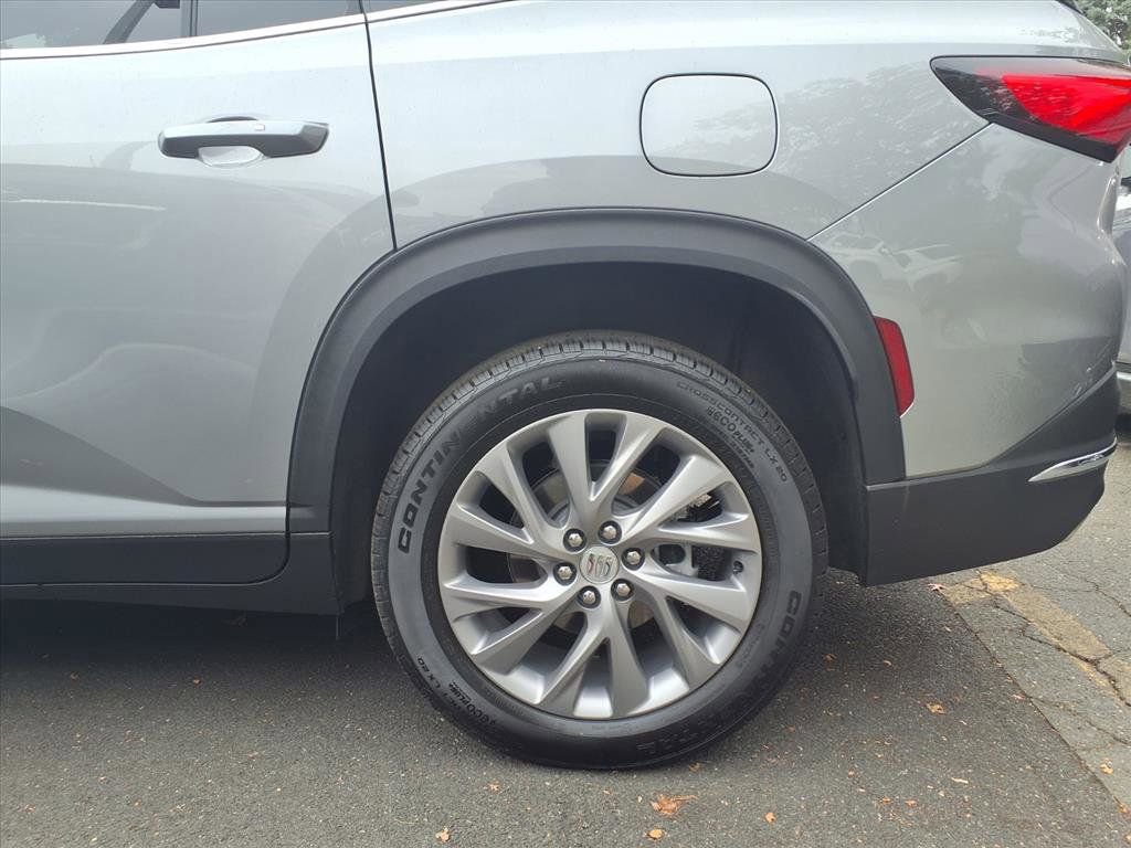 Used 2025 Buick Enclave Preferred w/ Power Package image 7