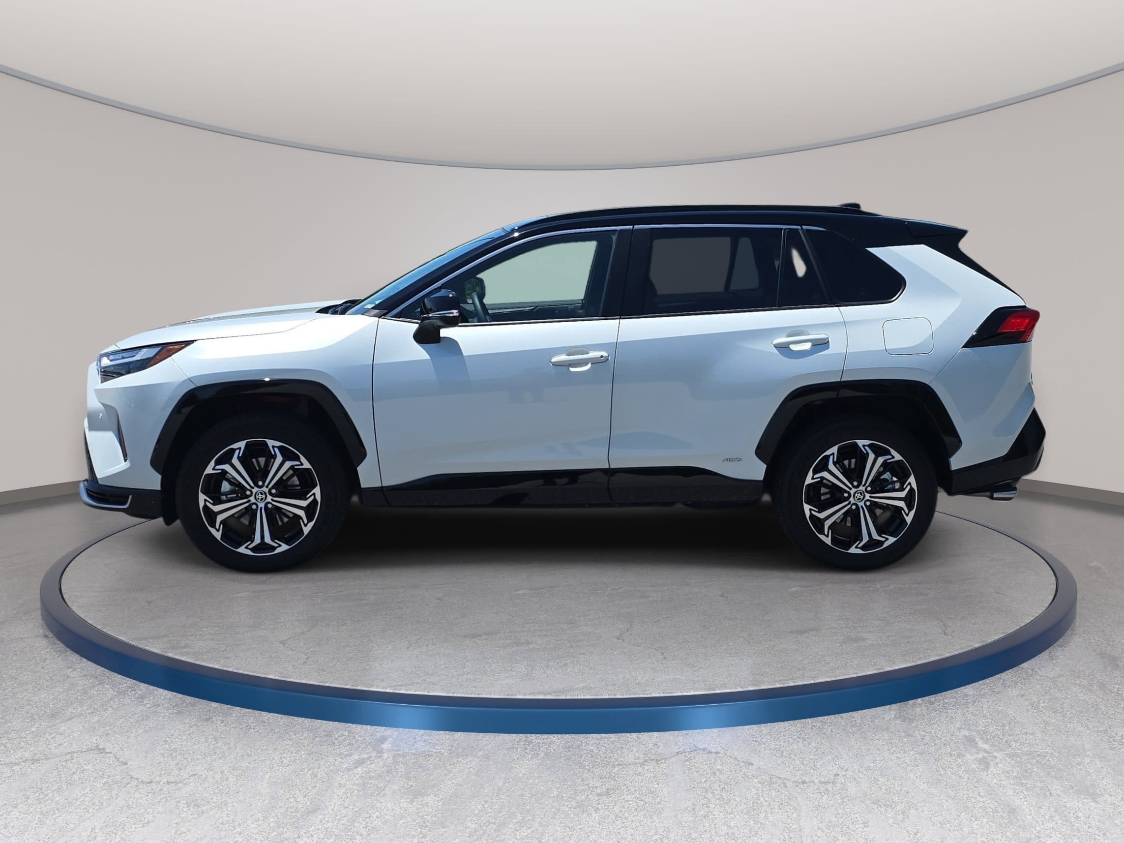 Used 2025 Toyota RAV4 XSE w/ Premium Package AWD/4WD image 7