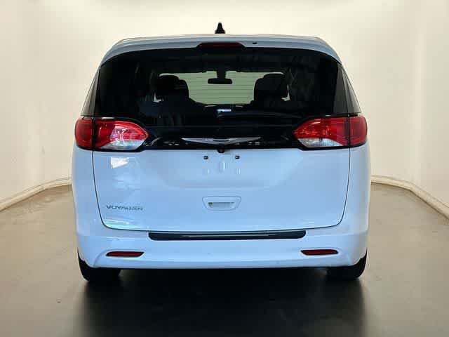 Used 2022 Chrysler Voyager LX FWD image 4