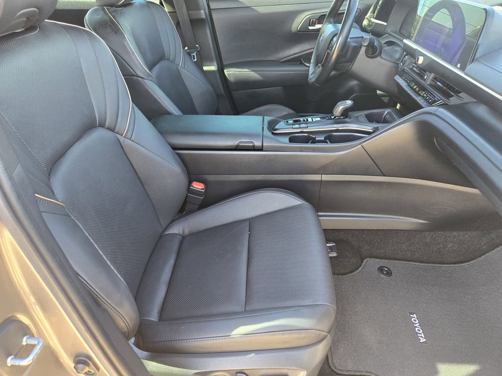 Used 2023 Toyota Crown Limited image 16