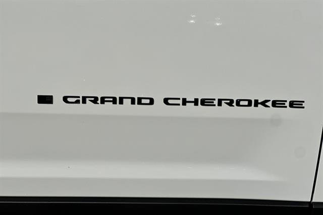 New 2025 Jeep Grand Cherokee Limited w/ Trailer Tow Package image 6