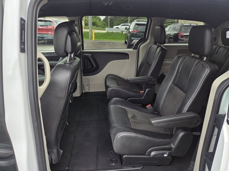 Used 2019 Dodge Grand Caravan SXT FWD image 11