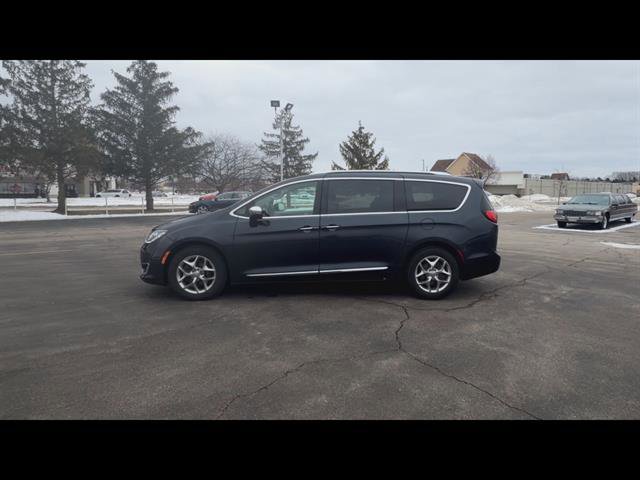Used 2019 Chrysler Pacifica Limited image 30