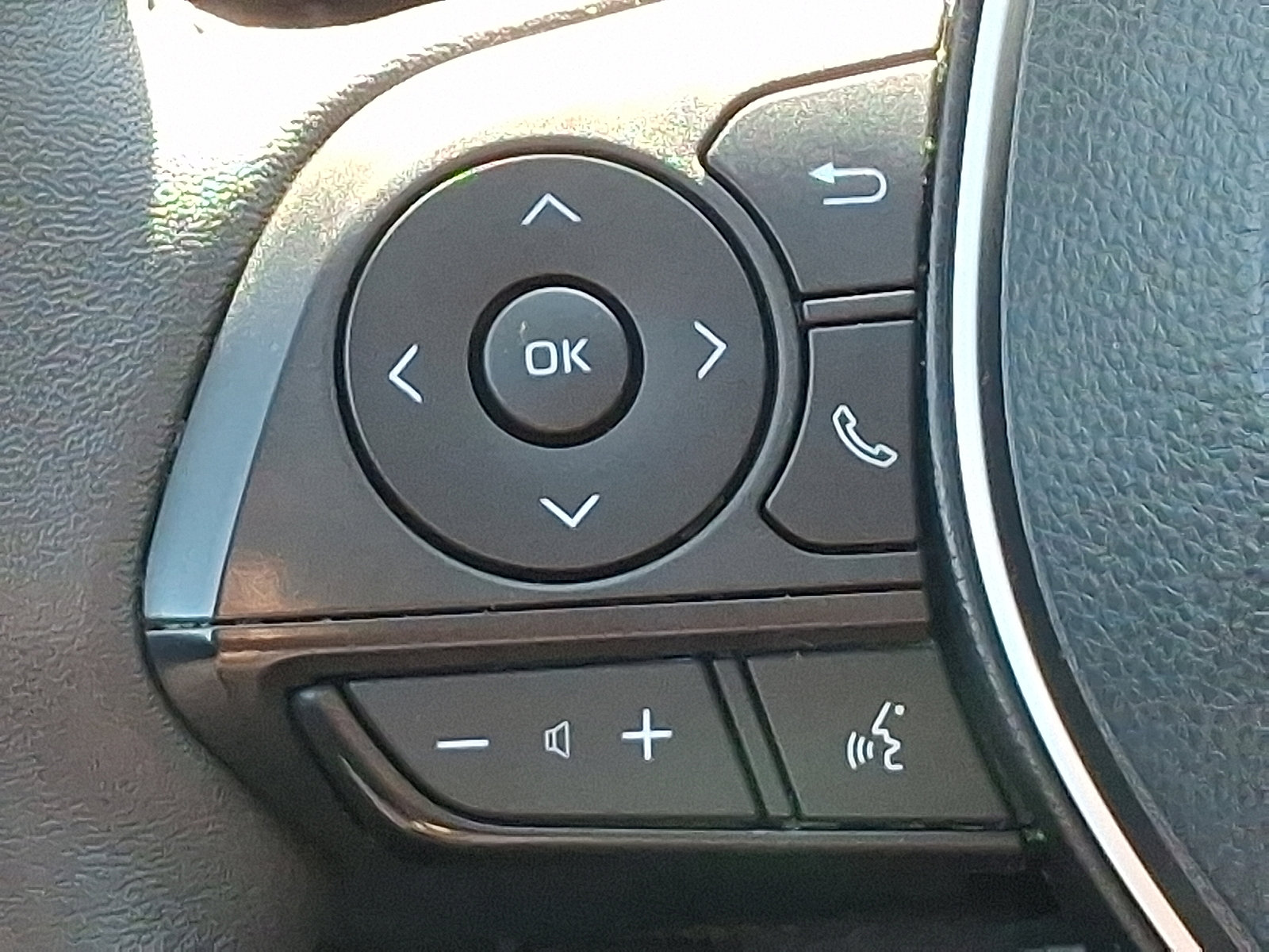 Used 2023 Toyota RAV4 Limited AWD/4WD image 21