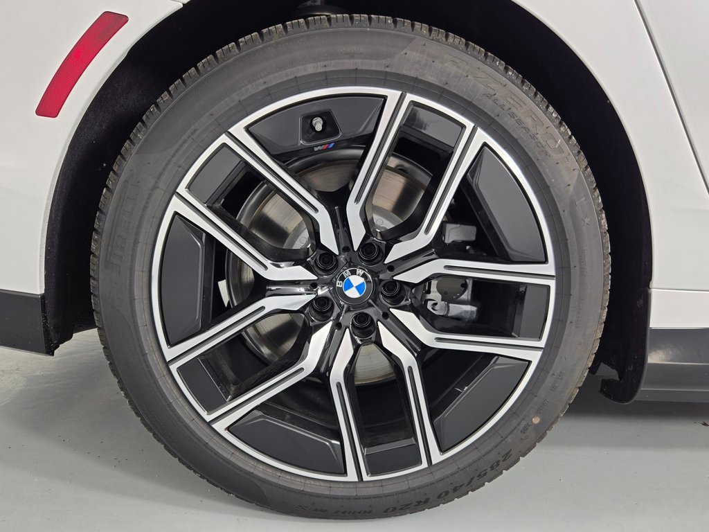 New 2026 BMW 750e xDrive image 10