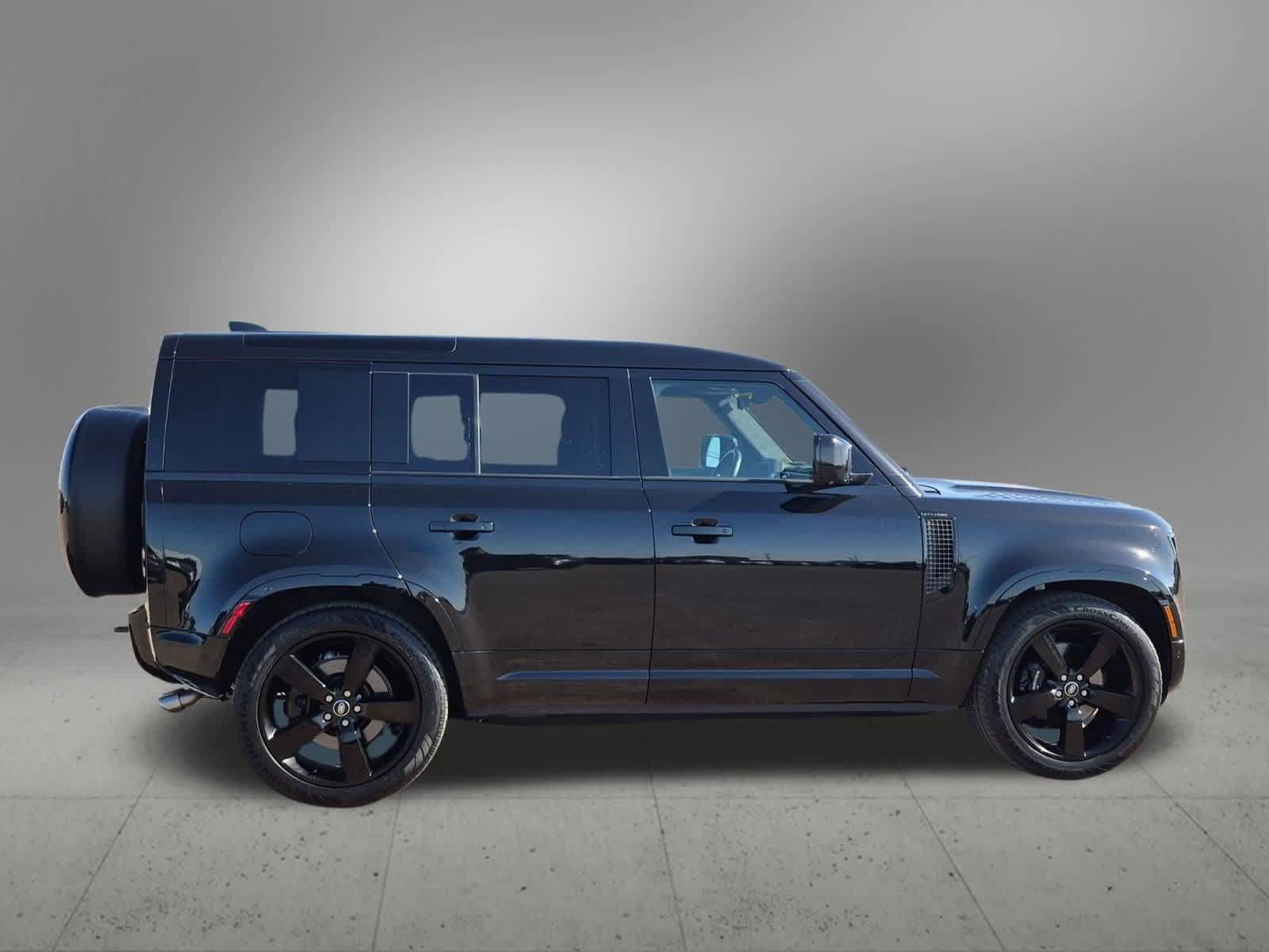 Certified 2025 Land Rover Defender 110 V8 AWD/4WD image 7