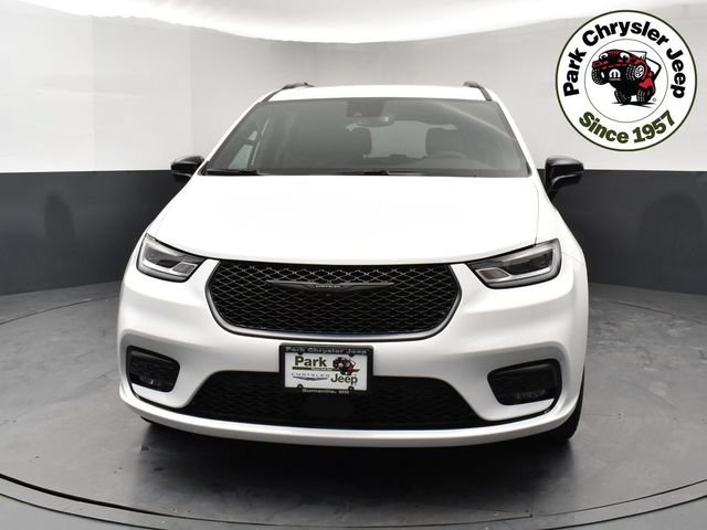 New 2026 Chrysler Pacifica Select w/ S Appearance Package AWD/4WD image 2