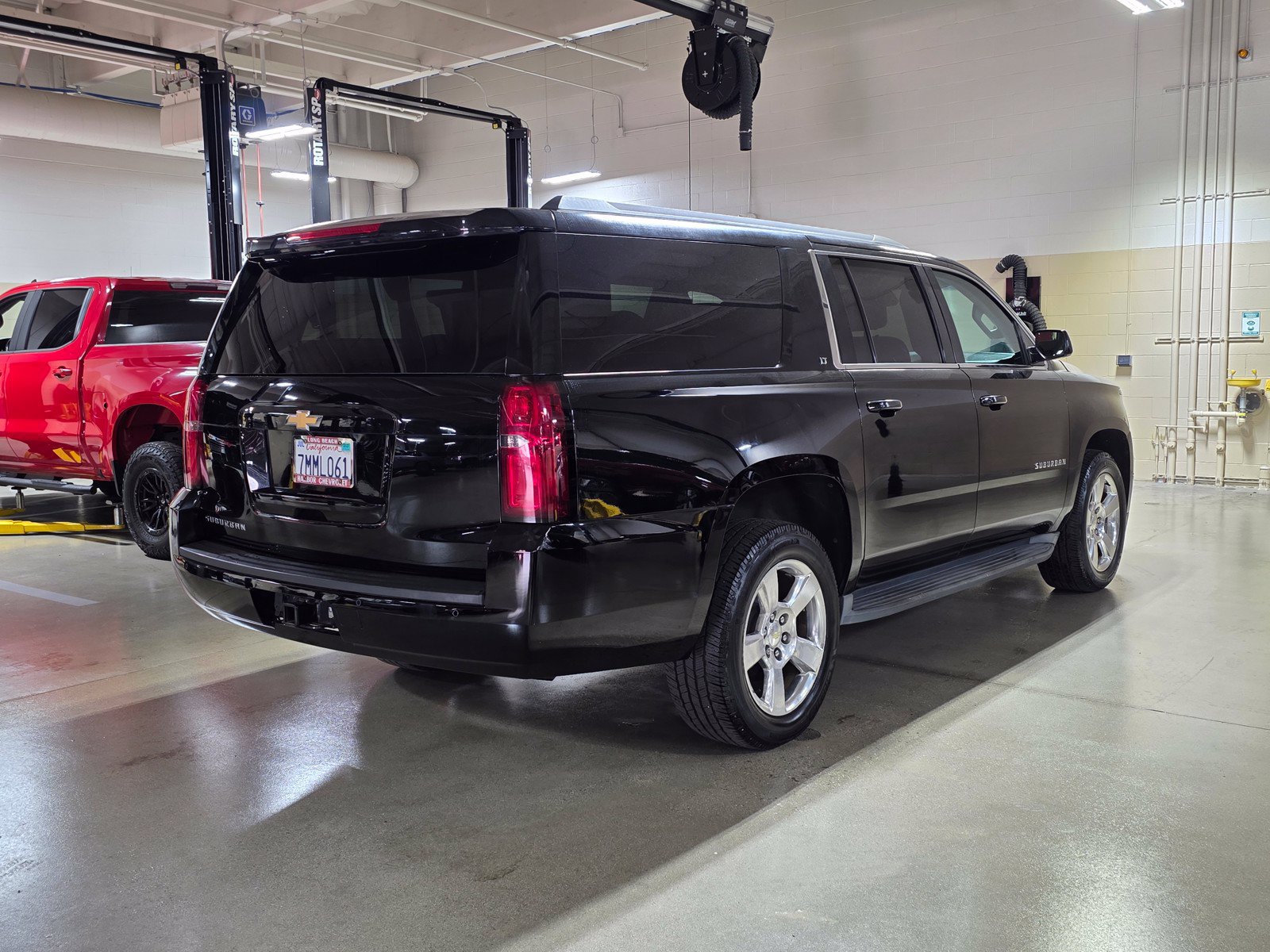 Used 2015 Chevrolet Suburban LT RWD image 7