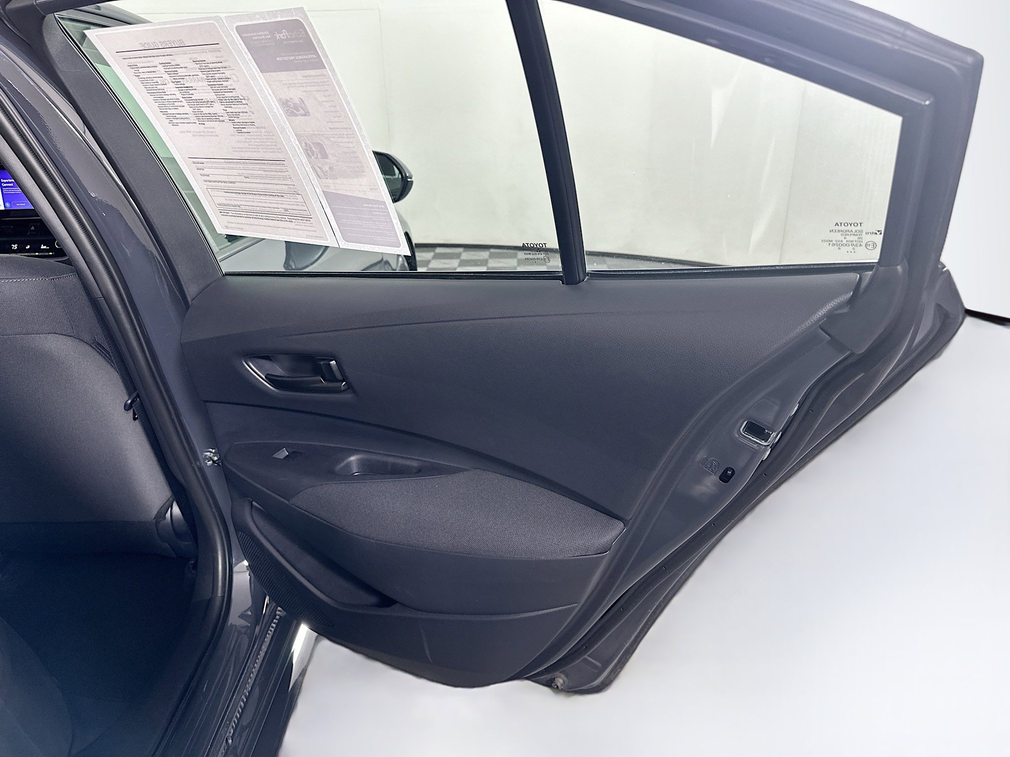 Used 2025 Toyota Corolla LE image 28