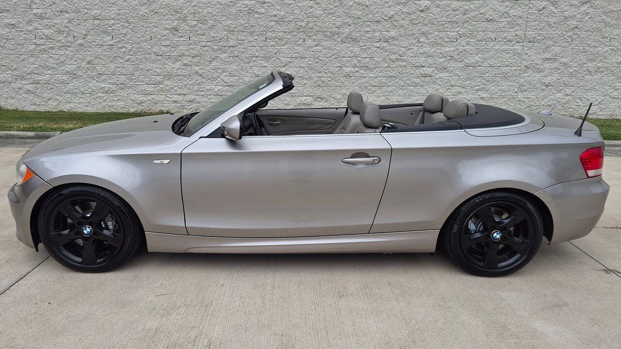 Used 2010 BMW 135i Convertible RWD image 4