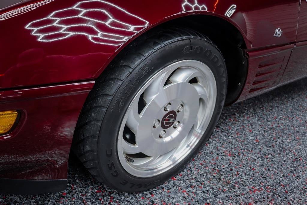 Used 1993 Chevrolet Corvette Coupe RWD image 12