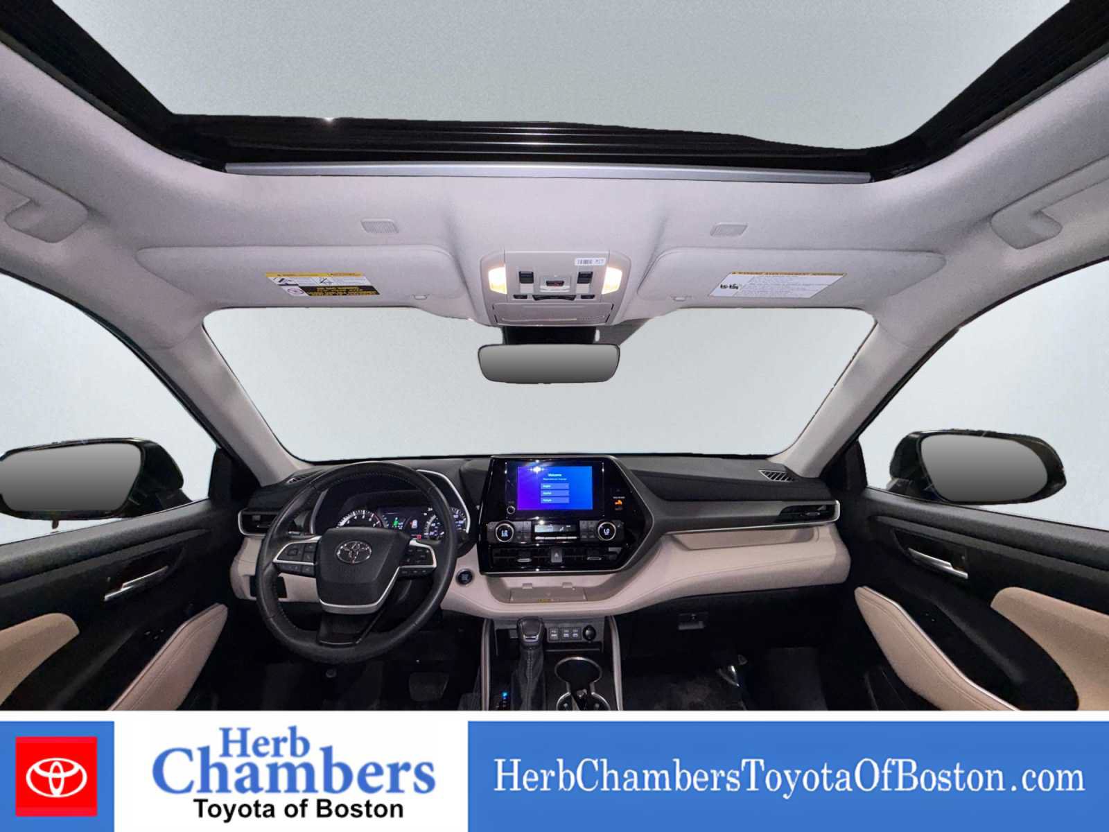 Used 2024 Toyota Highlander XLE AWD/4WD image 6