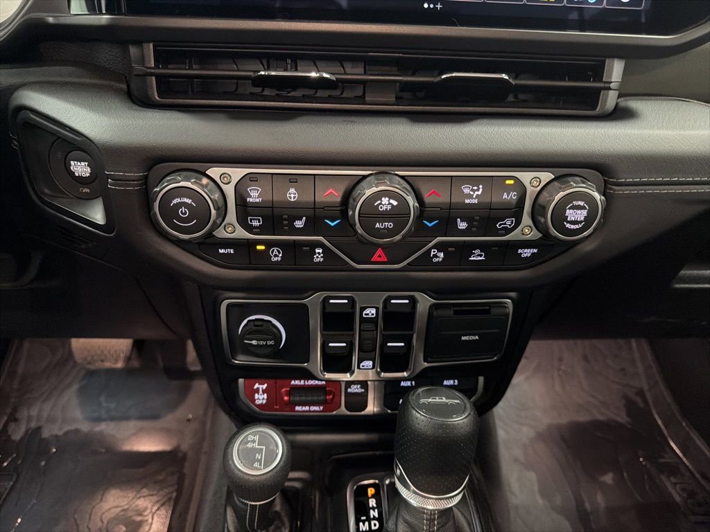 Used 2025 Jeep Gladiator Mojave w/ Safety Group image 19