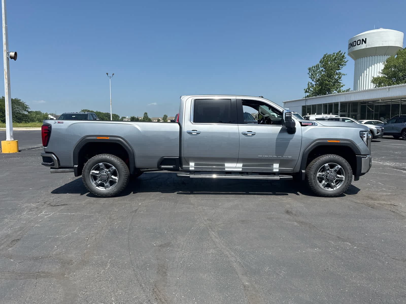 New 2026 GMC Sierra 3500 SLT w/ SLT Premium Package AWD/4WD image 6