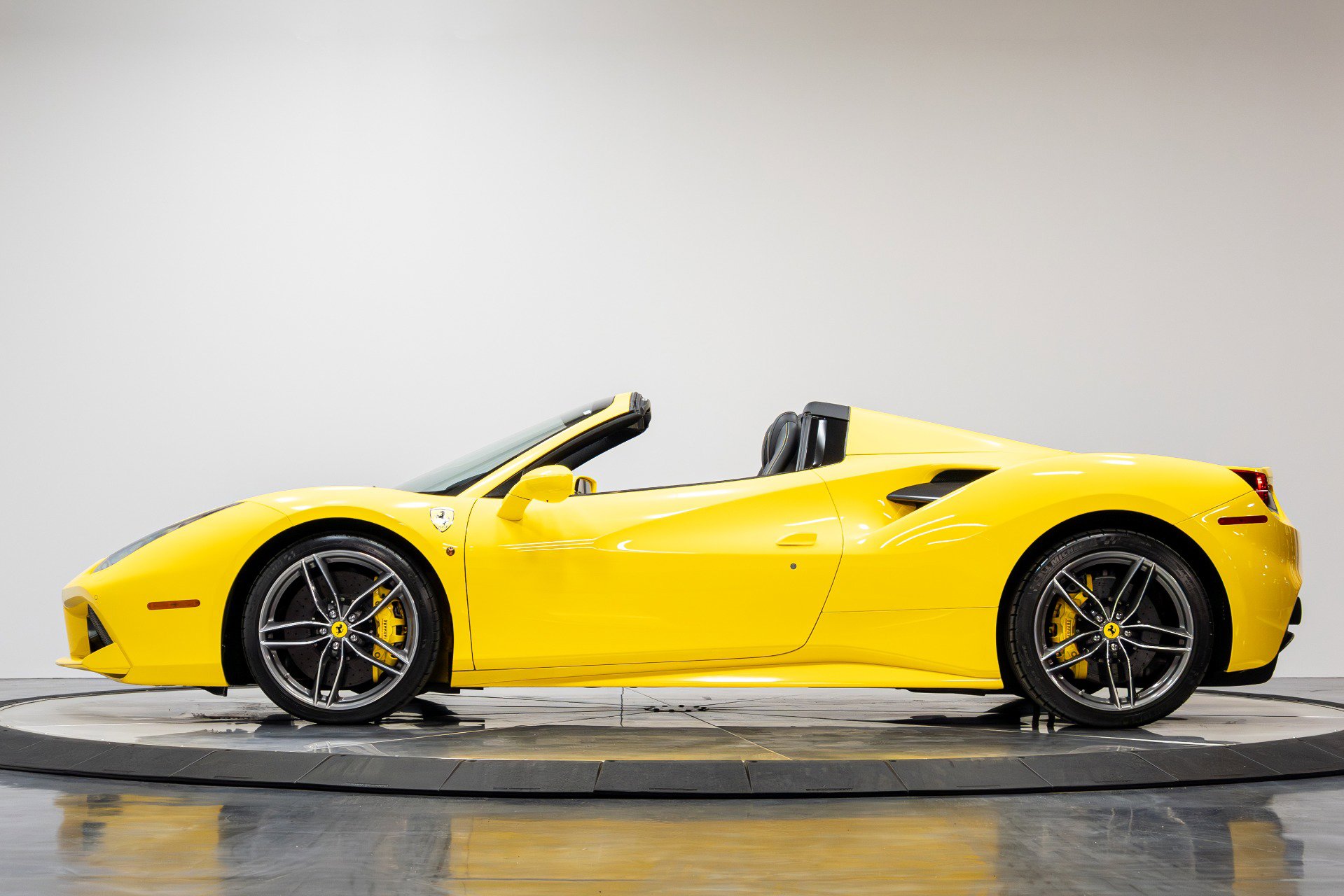 Used 2017 Ferrari 488 Spider image 35