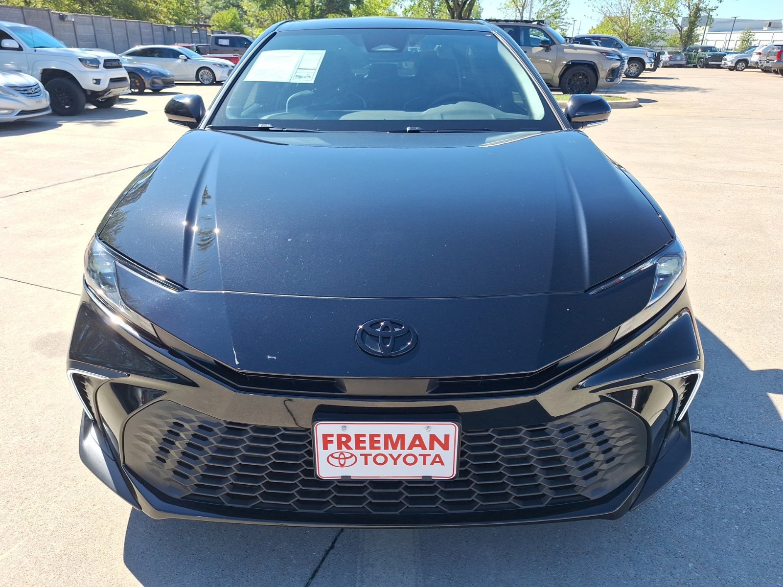 Used 2025 Toyota Camry SE w/ Convenience Package FWD image 9