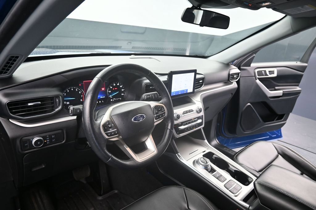 Used 2022 Ford Explorer XLT w/ Equipment Group 202A RWD image 23