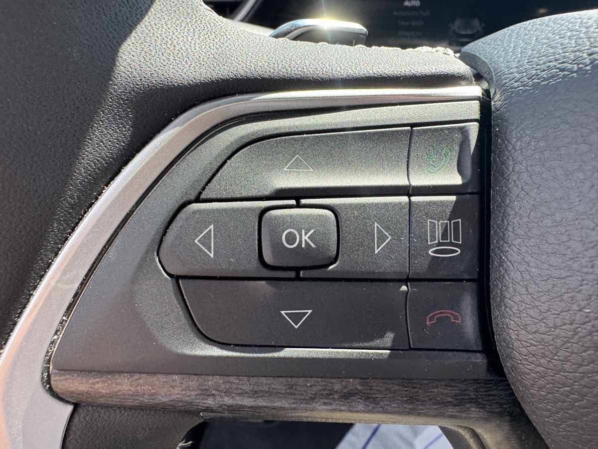 Used 2025 Jeep Grand Cherokee Limited w/ Luxury Tech Group II AWD/4WD image 19
