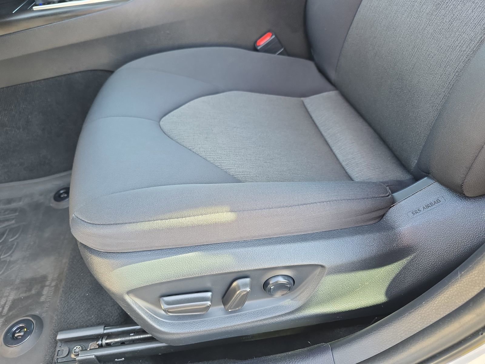 Used 2024 Toyota Camry LE w/ Convenience Package image 27