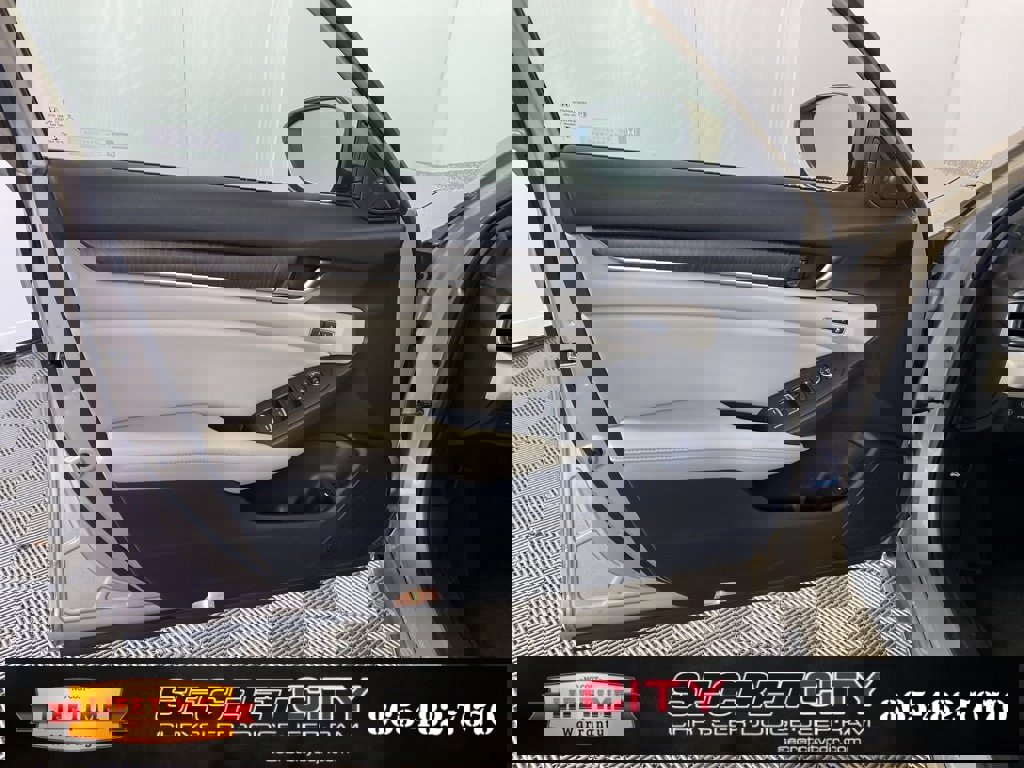 Used 2019 Honda Accord Touring image 12