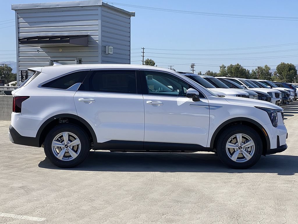 New 2026 Kia Sorento LX FWD image 2