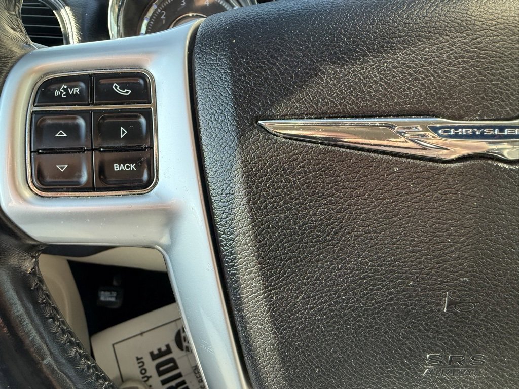 Used 2013 Chrysler Town & Country Touring image 14