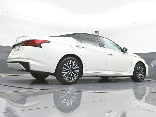 Used 2025 Nissan Altima 2.5 SV FWD image 43