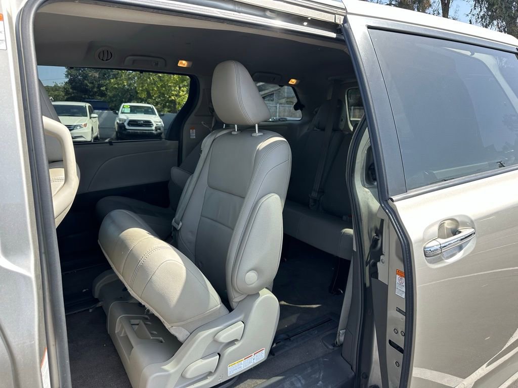 Used 2015 Toyota Sienna XLE w/ XLE Navigation Package image 10