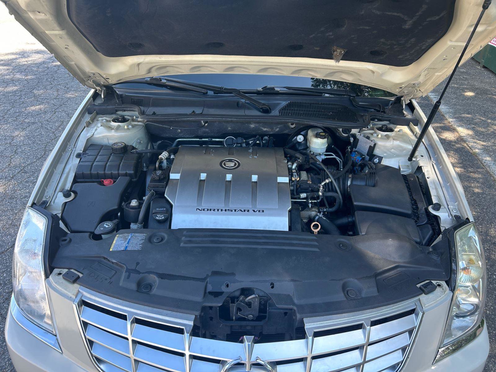 Used 2010 Cadillac DTS FWD image 20