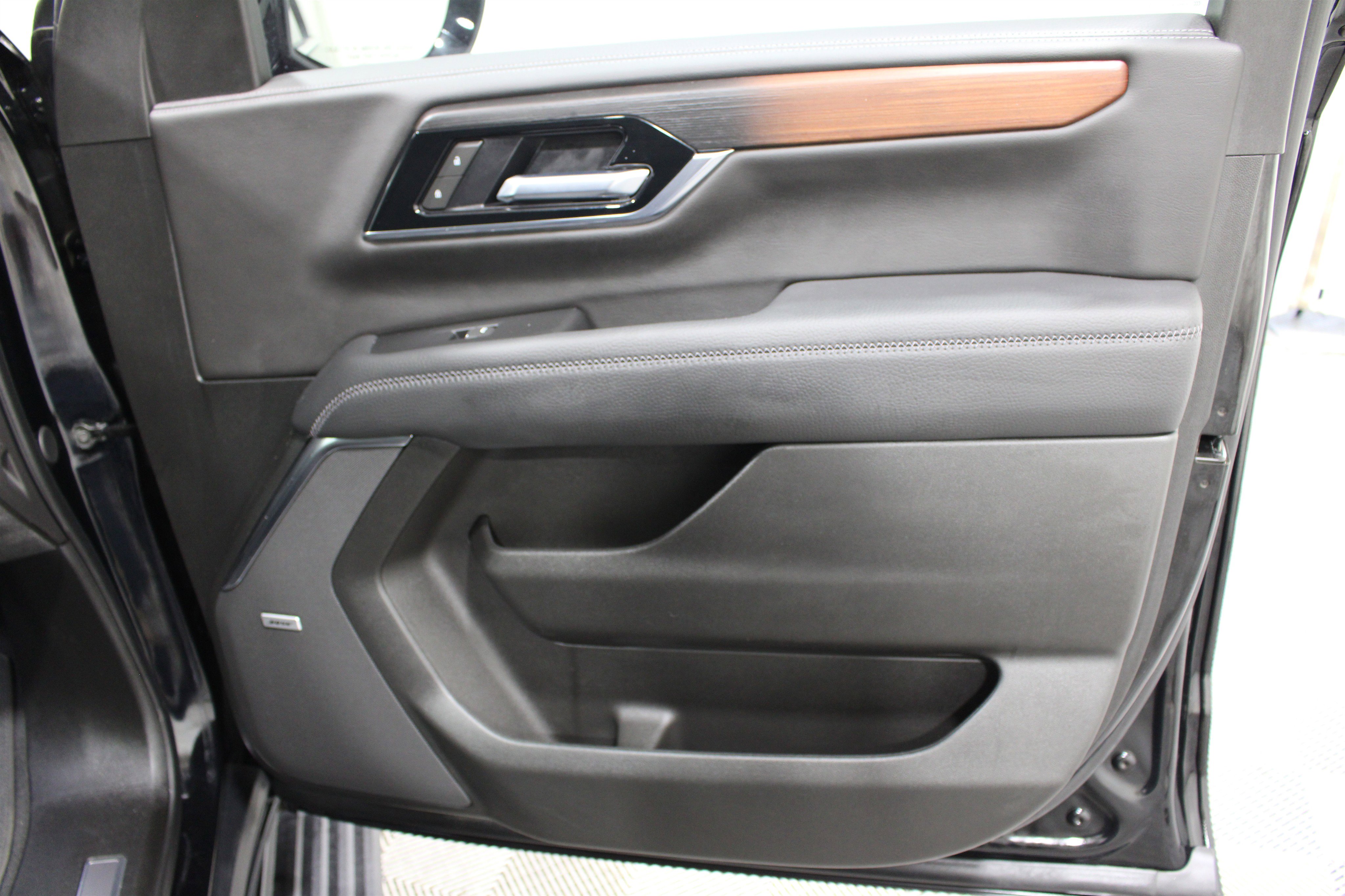 Used 2025 GMC Yukon Denali w/ Denali Reserve Package image 30
