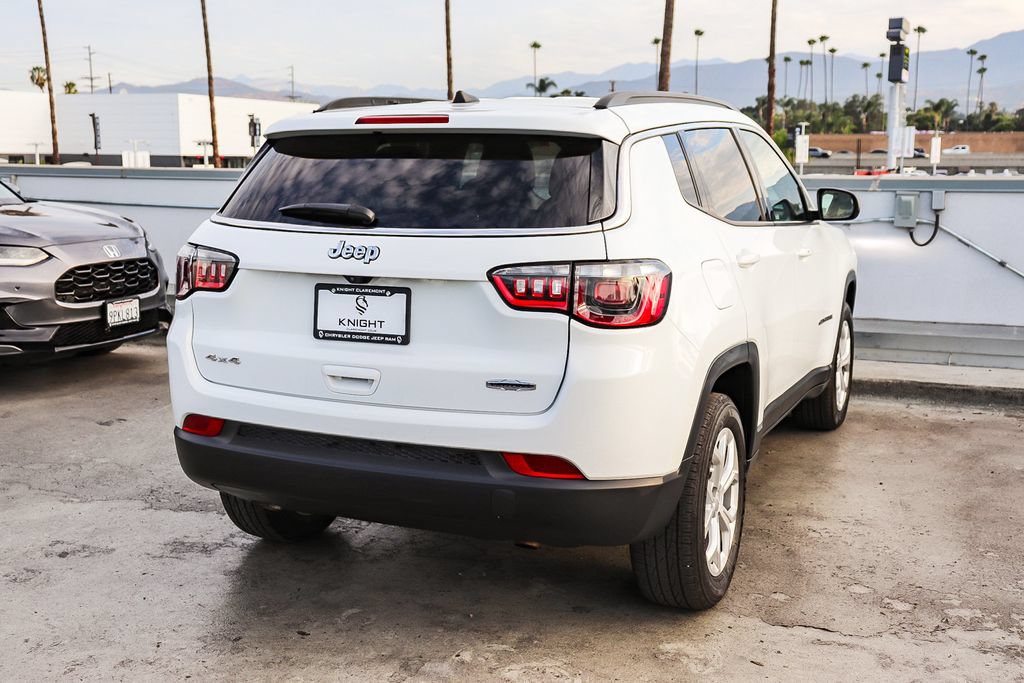 Used 2024 Jeep Compass Latitude AWD/4WD image 8