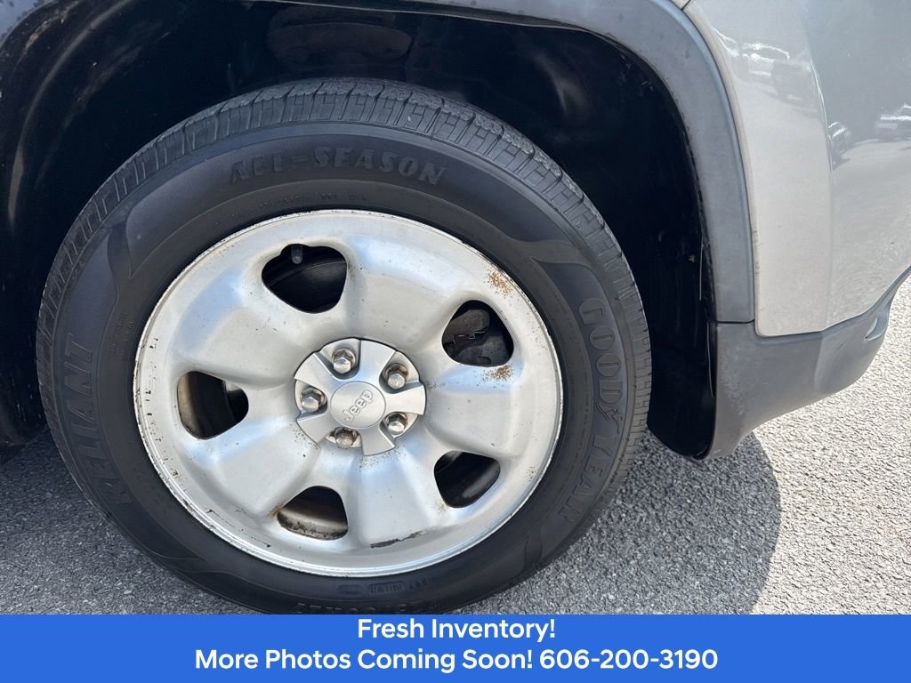 Used 2014 Jeep Cherokee Sport FWD image 4