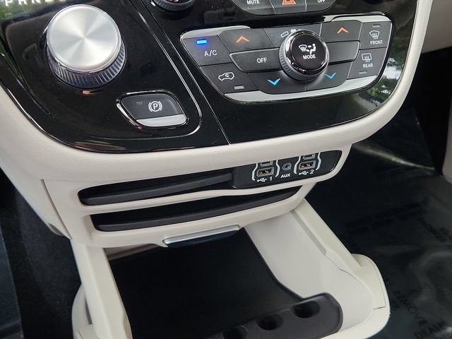 Used 2022 Chrysler Voyager LX FWD image 45