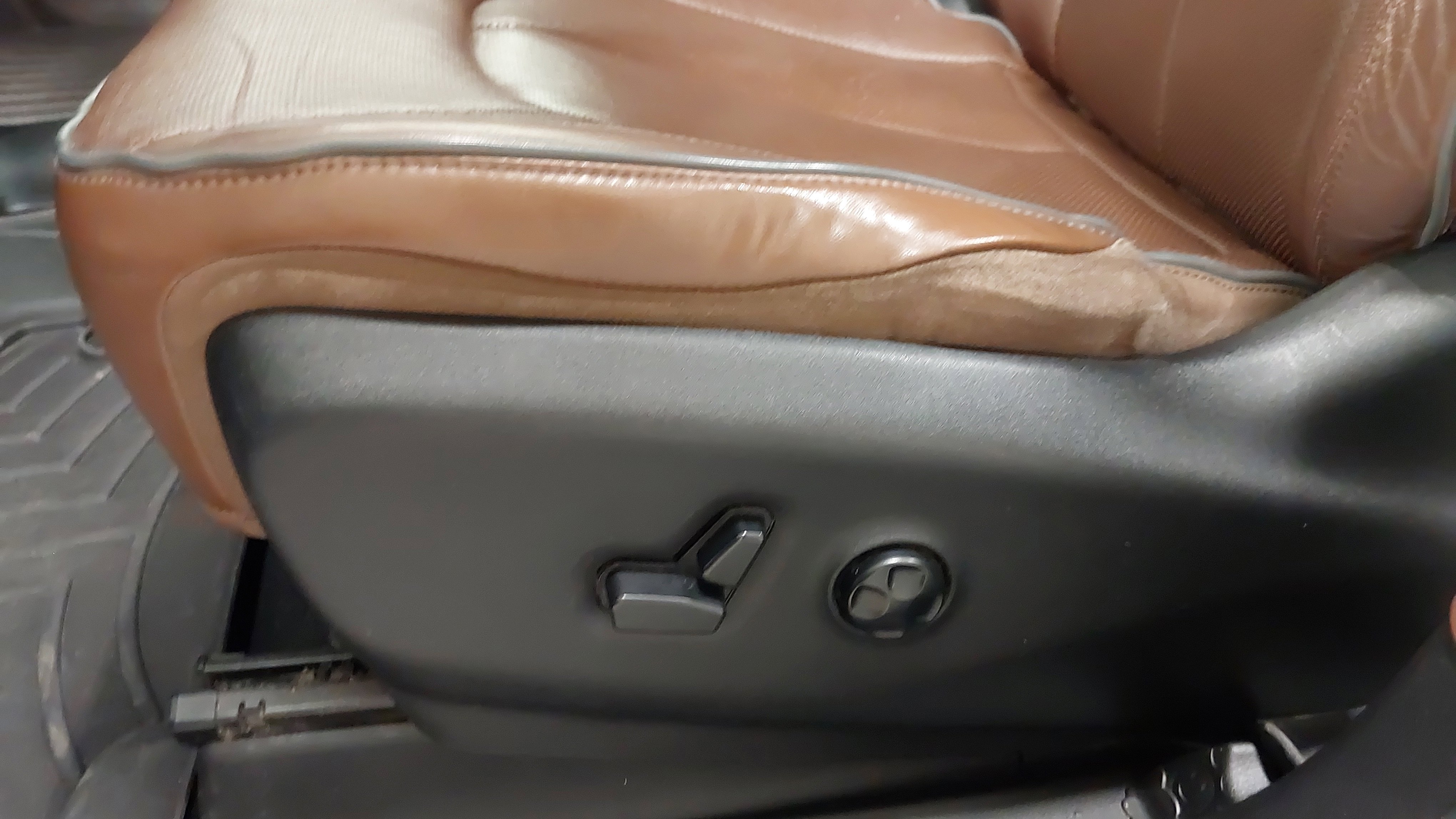 Used 2017 Chrysler Pacifica Limited w/ UConnect Theater Package image 22