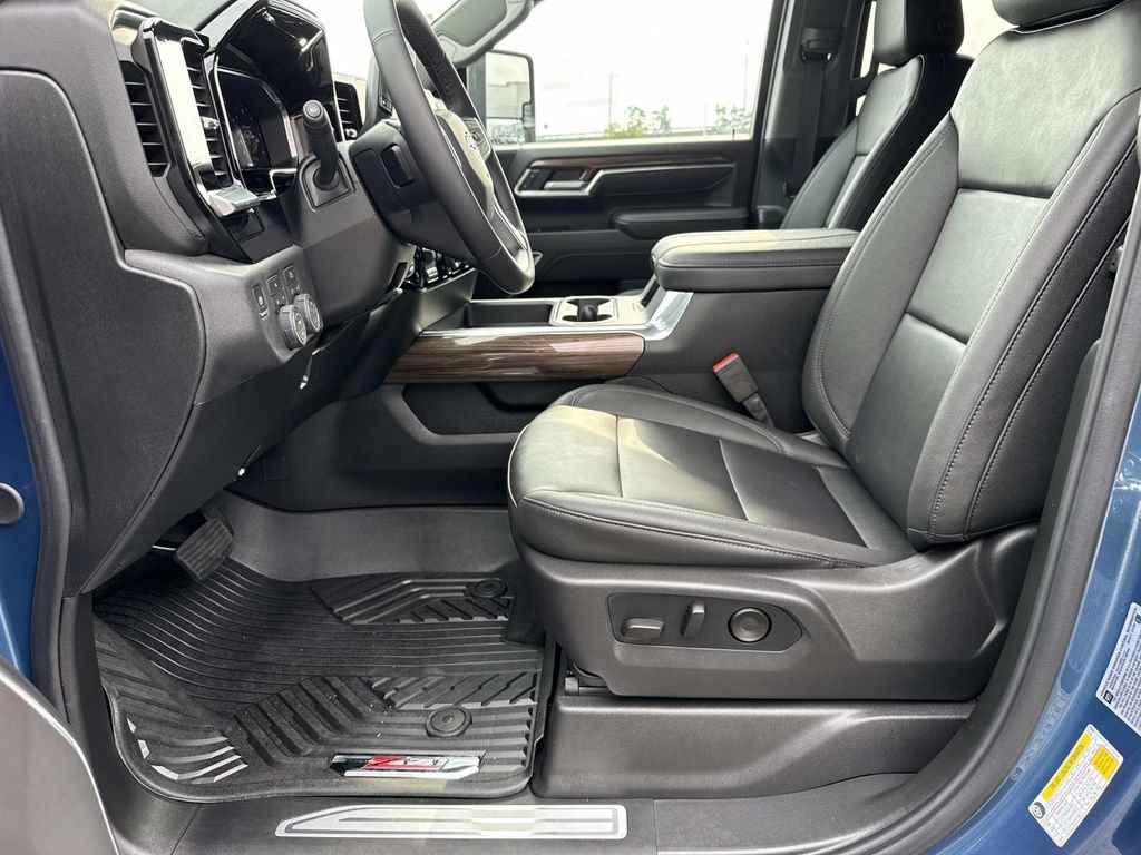New 2026 Chevrolet Silverado 3500 LT w/ Leather Package AWD/4WD image 9