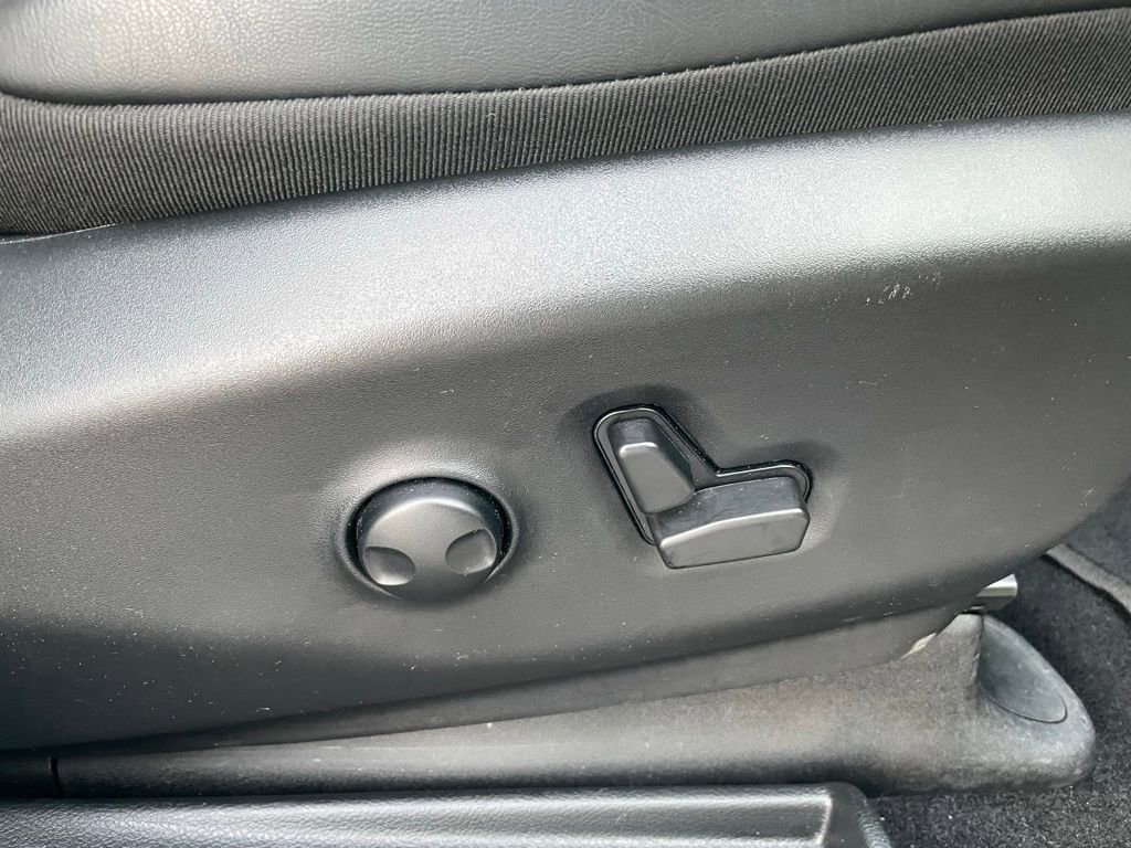 Used 2025 Chrysler Pacifica Limited image 59