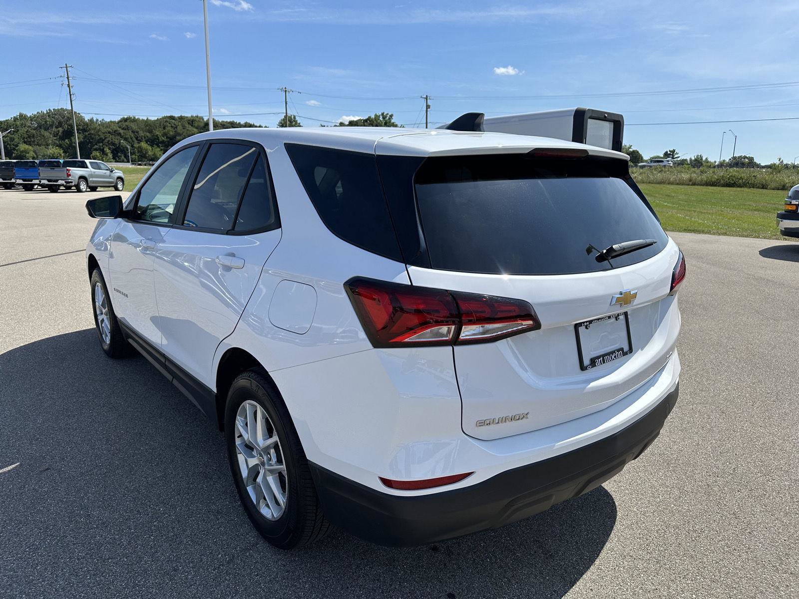 Used 2023 Chevrolet Equinox LS w/ LS Convenience Package image 3